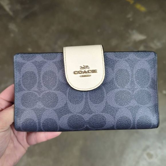 Coach Tech Wallet in Colorblock Signature Canvas - Picture 2 of 7